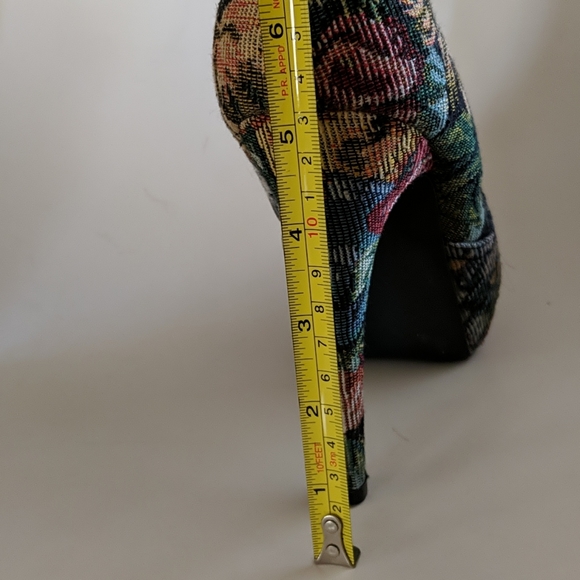 Diba, tapestry booties. Sz 10 - Picture 7 of 9